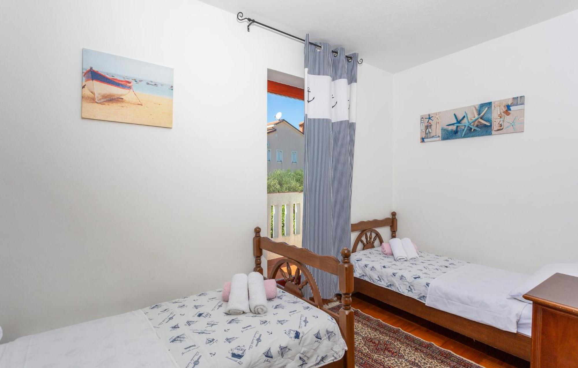 3 Bedroom Stunning Apartment In Krk كرك المظهر الخارجي الصورة