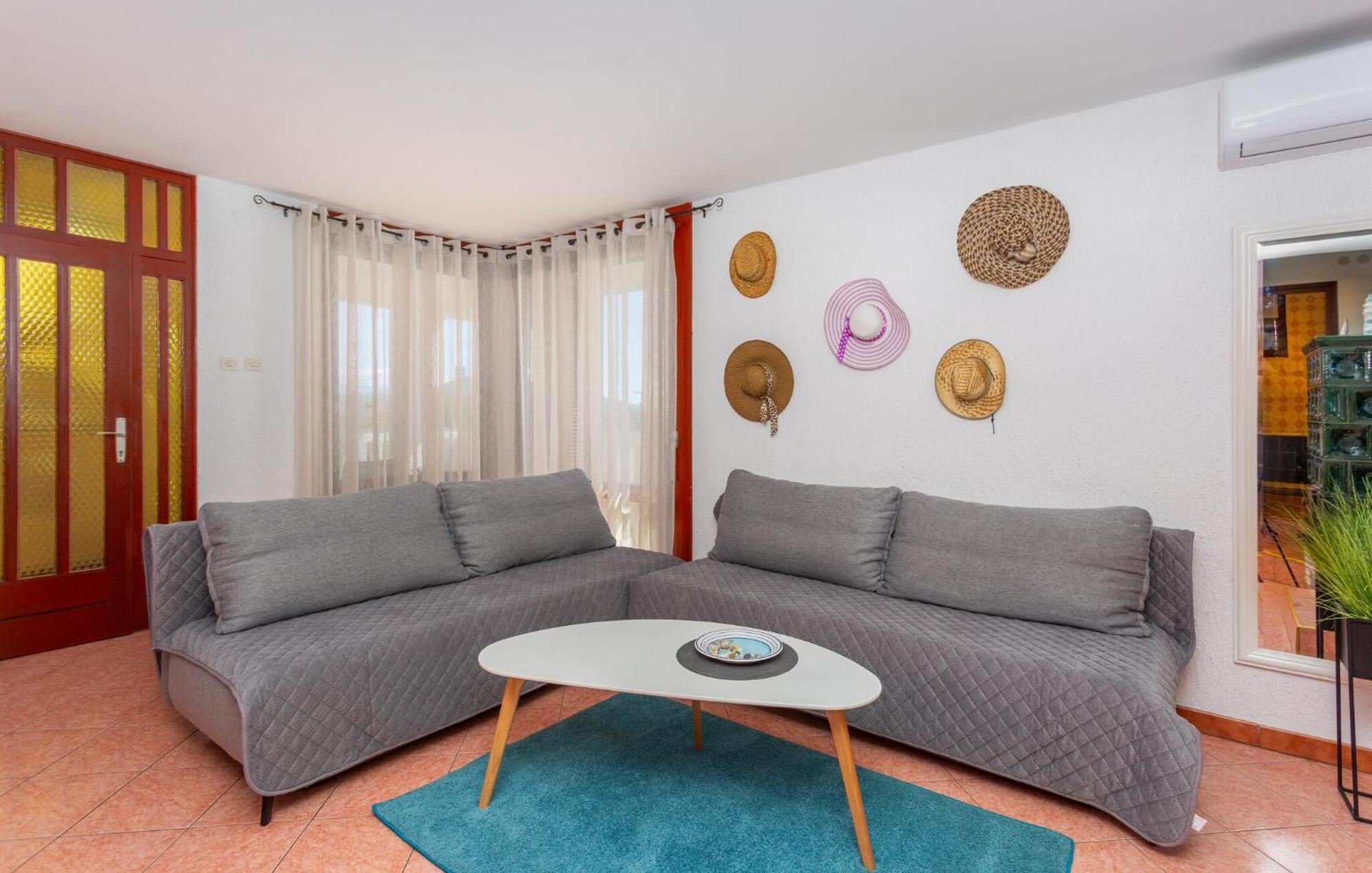 3 Bedroom Stunning Apartment In Krk كرك المظهر الخارجي الصورة
